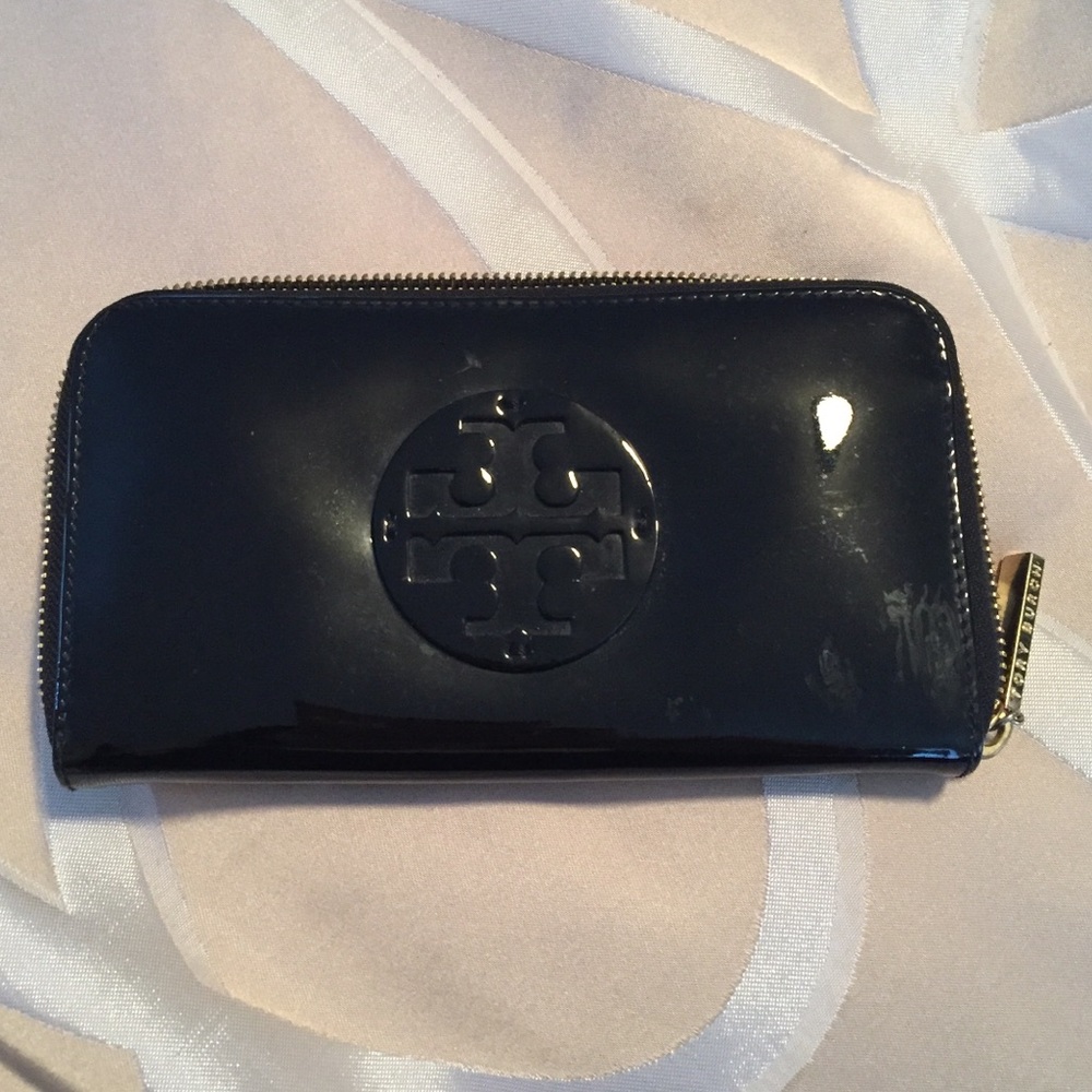Tory Burch Patent Leather Continental Wallet!!